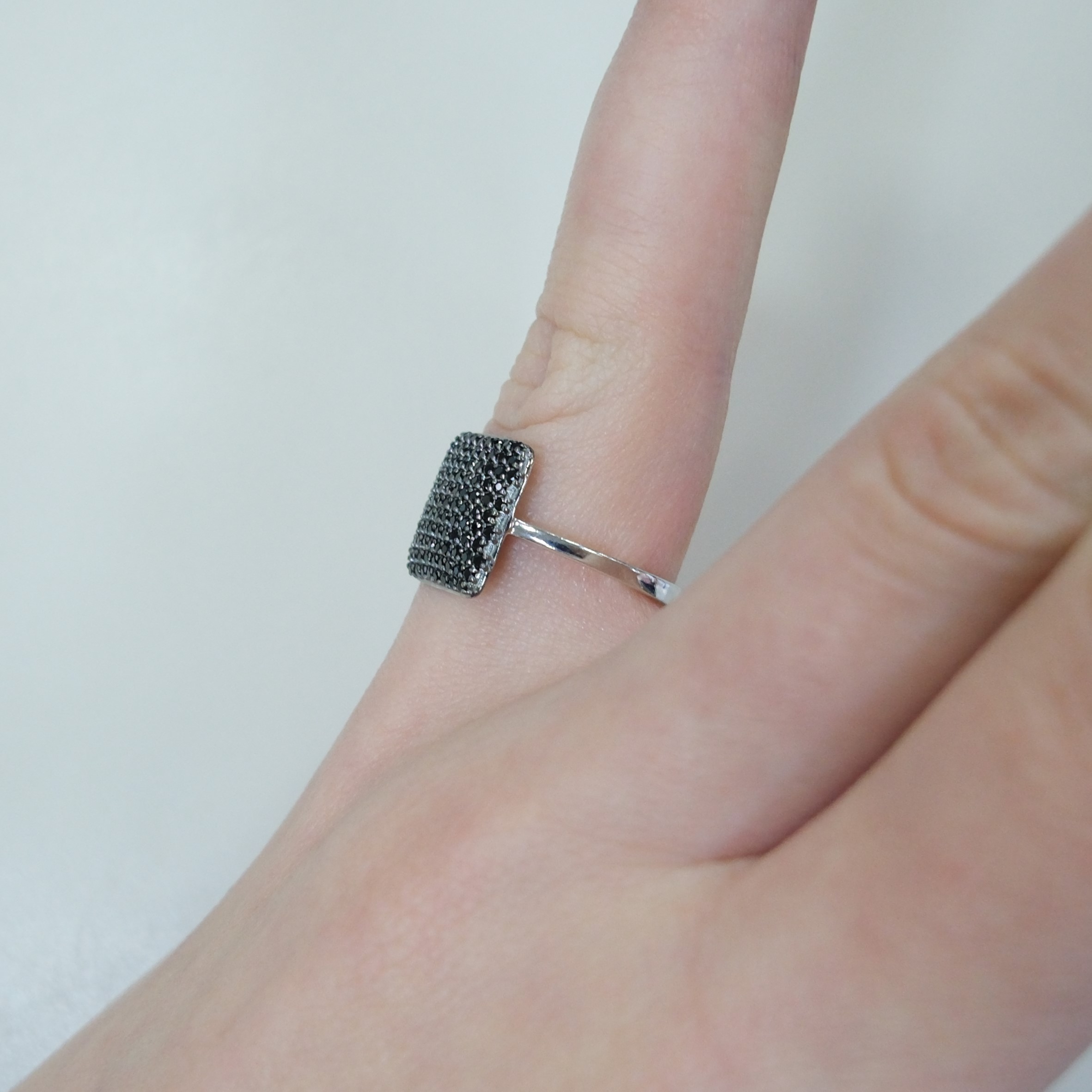 Серебряное кольцо со шпинелью